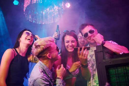 Livraison d’alcool dans l’Ain (01) en moins de 30 minutes – SOS 24 Apéro disponible 24h/24 et 7j/7